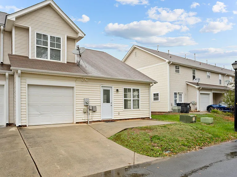 7926 Camden Hollow Rd — Photo 28