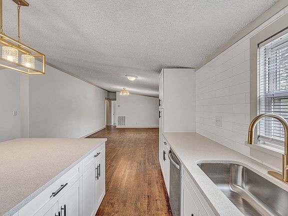 3rd image of 6725 Pinewood Meadows Ln