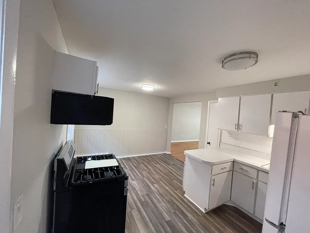 2 bed, 950 sqft, $1,750 — Photo 2