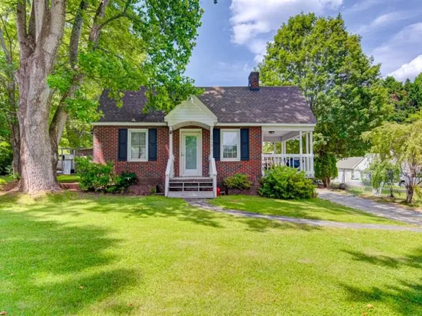 3919 Old Vineyard Rd, Winston Salem, NC 27104
