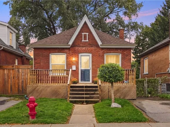 90 London St N, Hamilton, ON L8H 4B5