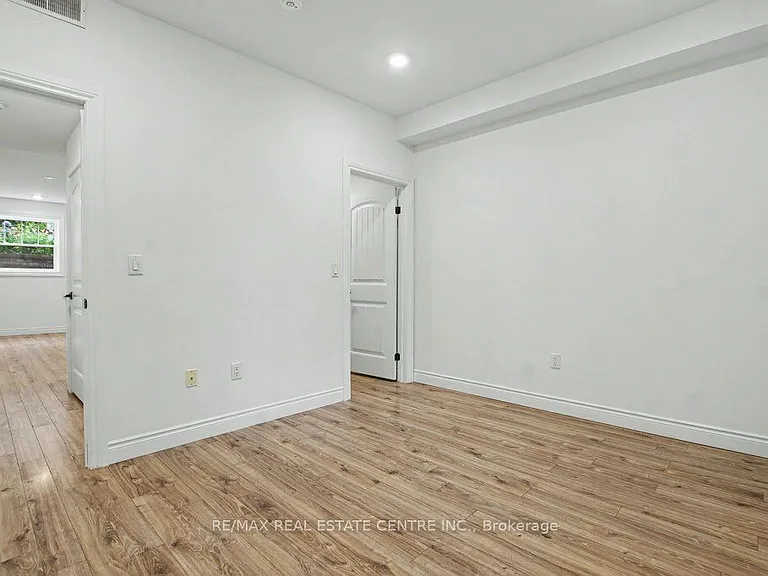 112 Union St E #B105 — Photo 14