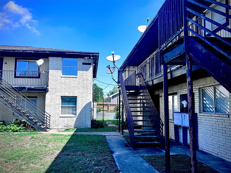 6802 Sayers St #A — Photo 3