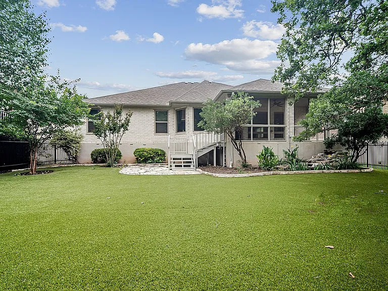 218 E Creekview Dr — Photo 26