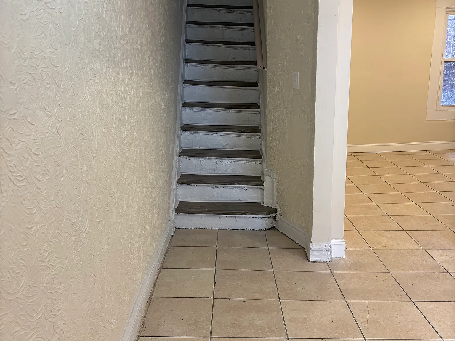 3 bed, 1080 sqft, $2,400 — Photo 2