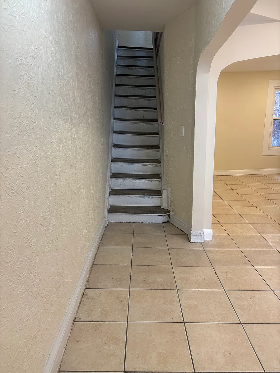 Entryway - 214 S 11th St