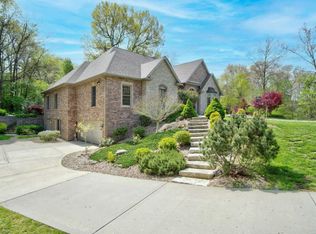 13 Forest Dr, Maryville, IL