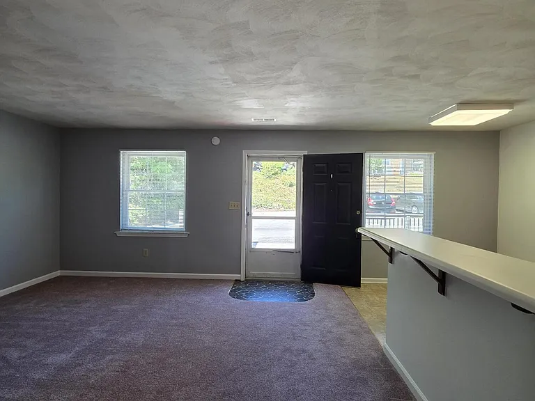 803 Roanoke Blvd — Photo 2