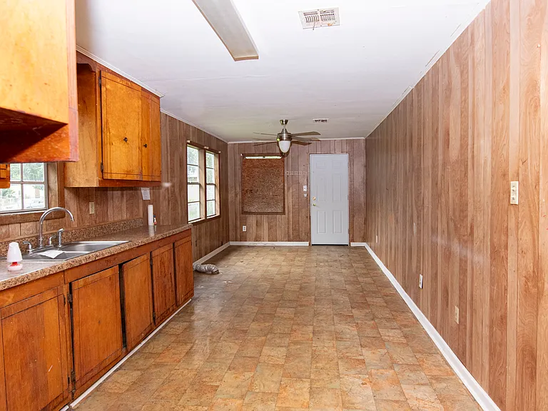 405 Johnston St — Photo 7