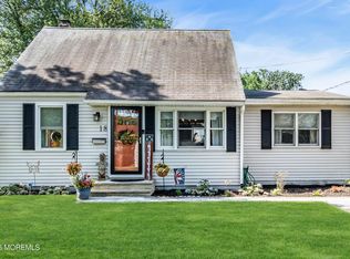 18 Woody Ter, Hazlet Township, NJ