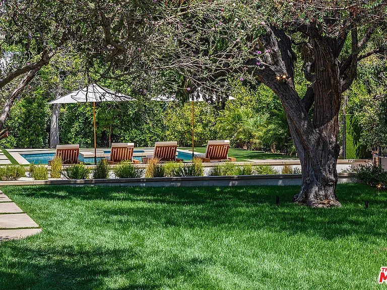 702 N Beverly Dr — Photo 49