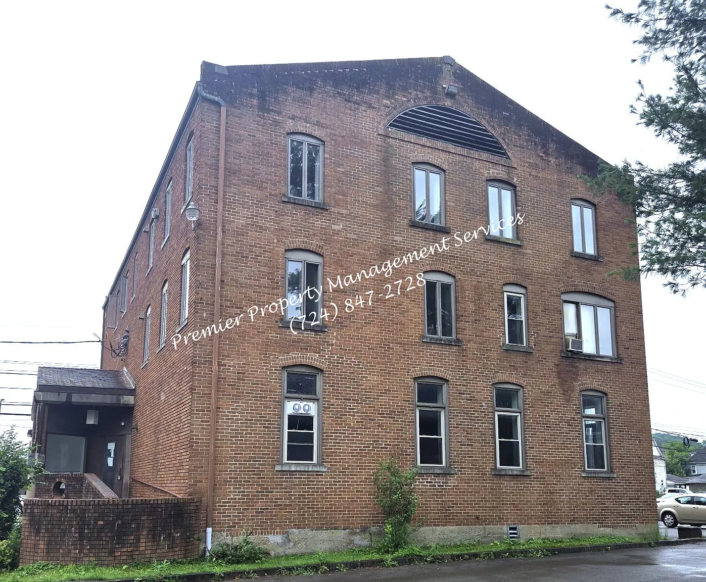 518 W Cunningham St — Photo 3