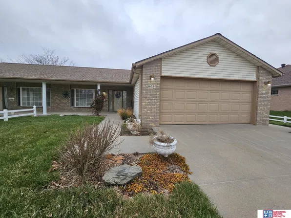 609 N 25th St, Beatrice, NE 68310