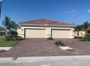 2044 Wellington St, Naples, FL 34120