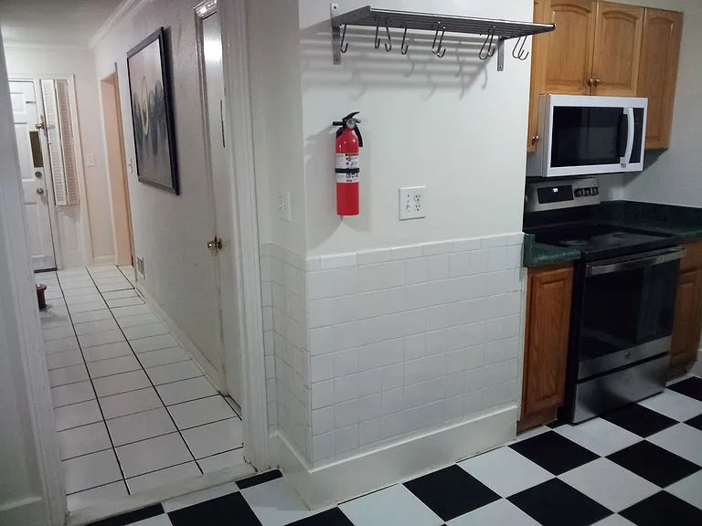 Kitchen & 
Hallway