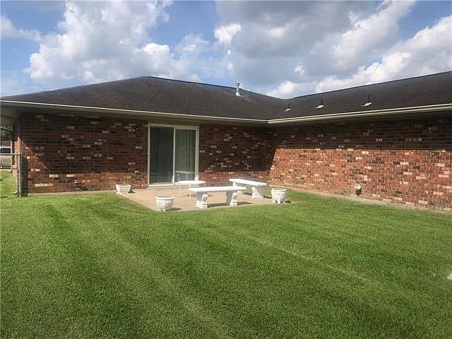 4 bed, 2.0 bath, 1439 sqft, $2,950 — Photo 2