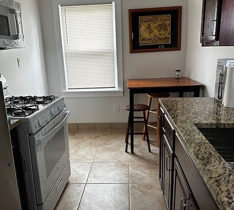 3rd image of 206 Division St