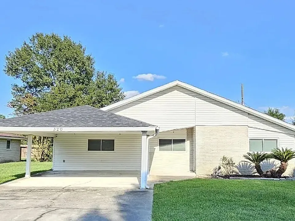 320 Bell Ave