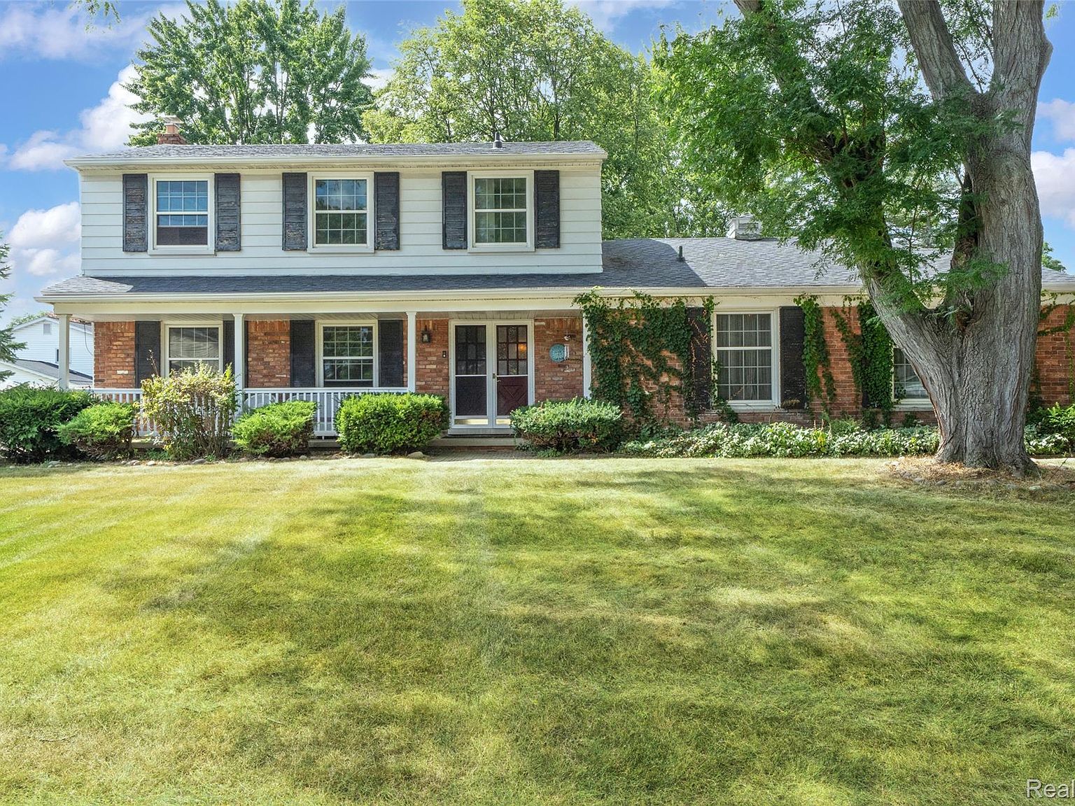 36723 Nantucket Ct, Clinton Township, MI 48035