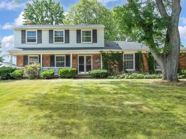36723 Nantucket Ct, Clinton Township, MI 48035
