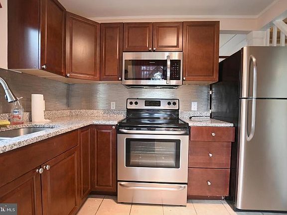 5th image of 353 Shenandoah River Ln