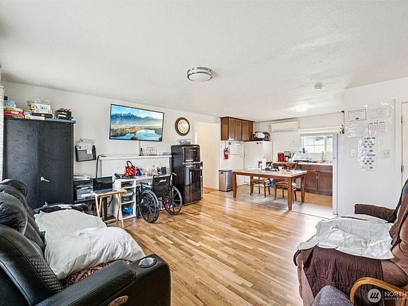 5th image of 3206 94th Street S