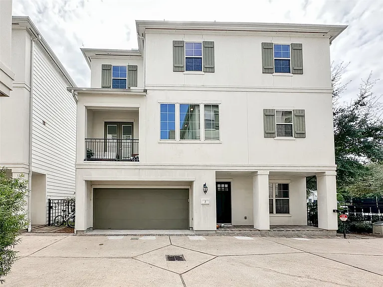 2 Hermann Park Ct — Photo 1