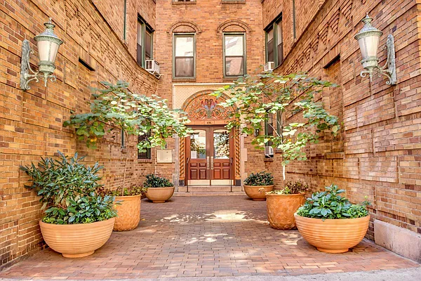 Rented by Compass | media 9