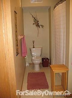 Curved shower rod to incrase space : 30% increase in shower space with curved rod