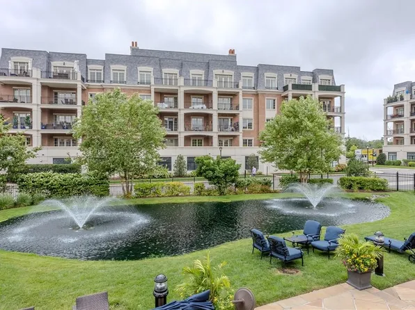 5000 Royal Court #5007, North Hills, NY 11040