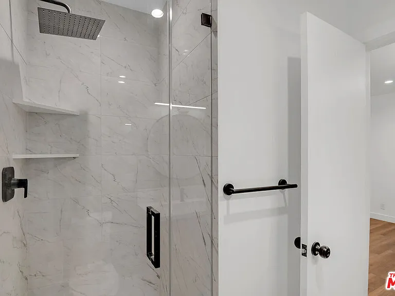950 Havenhurst Dr #6 — Photo 13