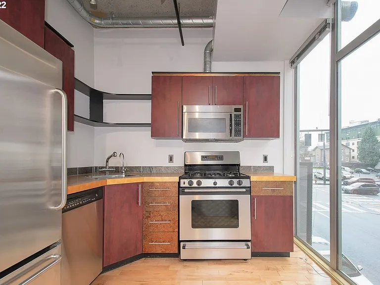1410 SW 11th Ave #201 — Photo 11