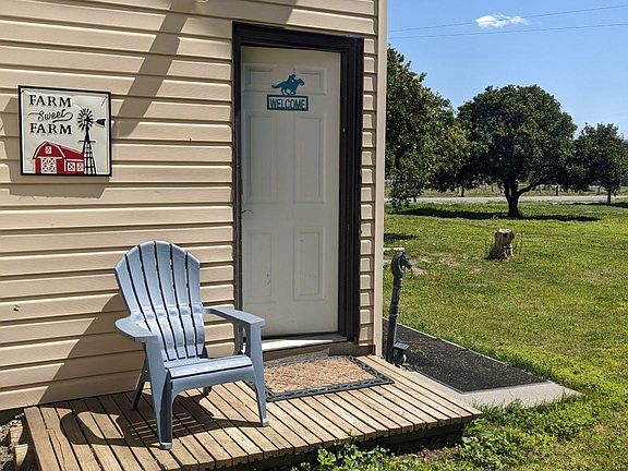 Welcome Home!! White Door is Entrance to your Private Upstairs Studio!