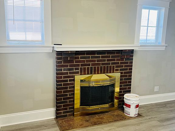 2nd image of 2206 Park Pl #A