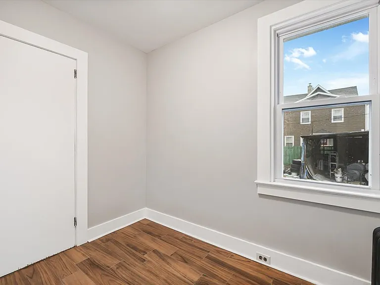 29 S 15th Ave #1 — Photo 11