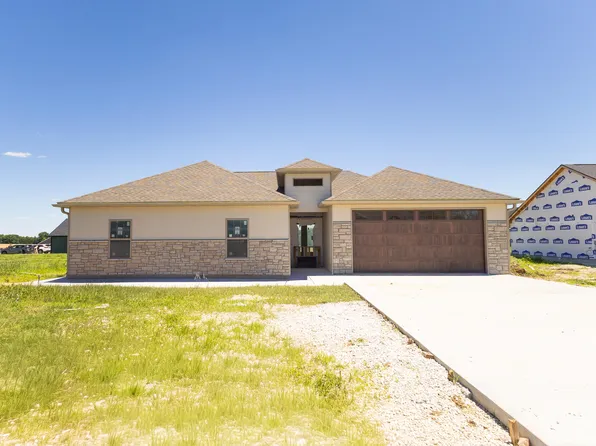 2002 Sterling Dr, Moberly, MO 65270