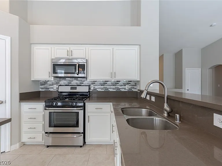 4029 Genoa Dr — Photo 18