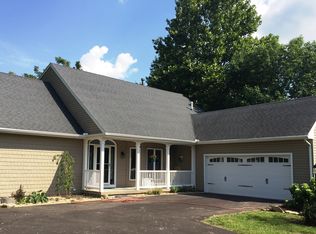 1102 Charter Oaks Cir, Mahomet, IL 61853