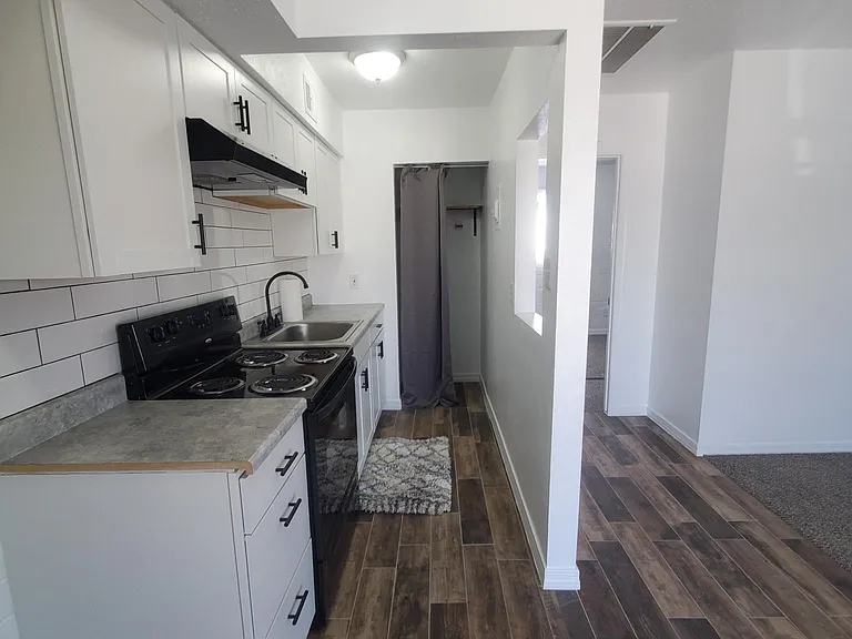 1938 E Adams St #6 — Photo 8