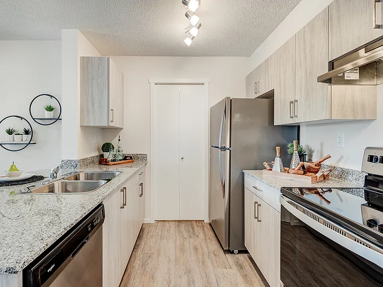 905 Evanston Dr NW — Photo 42