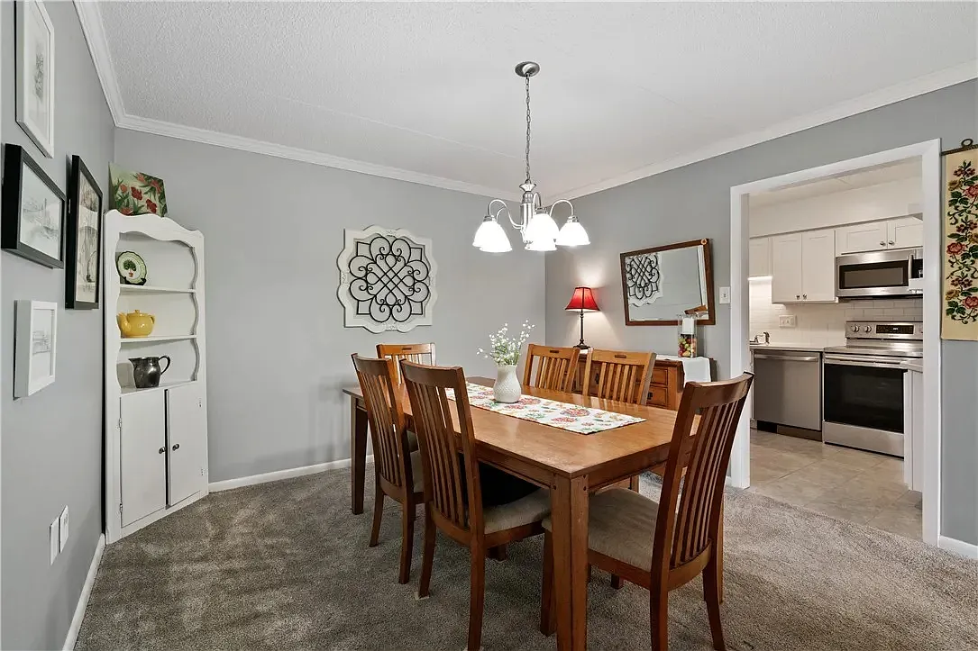 2120 Greentree Rd — Photo 3