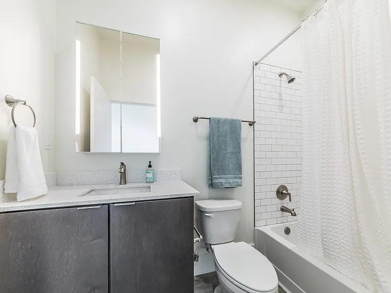 436 E Vermilion St #207 — Photo 3