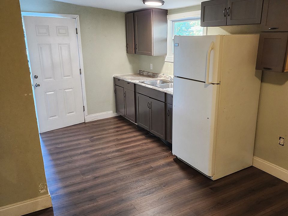 2nd image of 104 Magnolia Dr #104