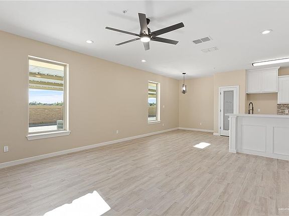 4th image of 1216 E Camellia Ave #2