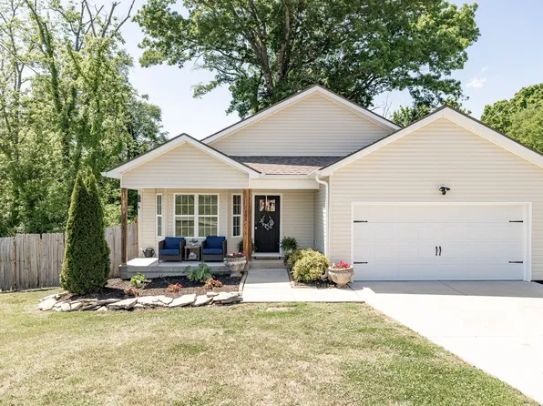 1305 Park Mere Dr, Columbia, TN 38401