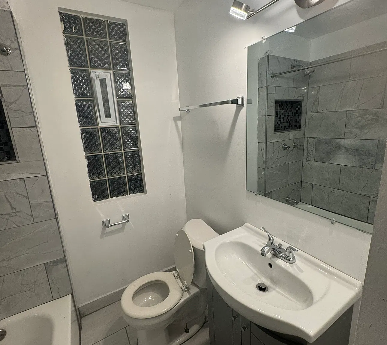 2 bed, 700 sqft, $1,350 — Photo 3