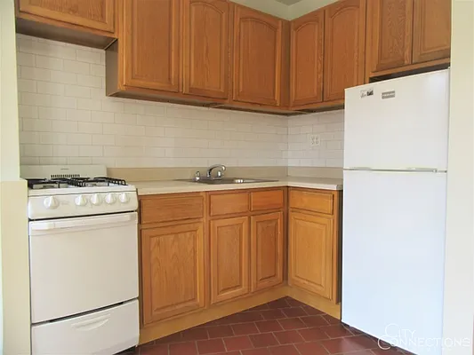 Rented by City Connections Realty | media 2