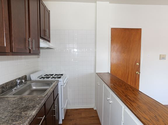 2nd image of 4756 N Maplewood Unit 603