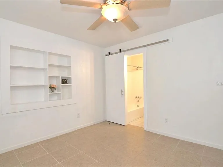300 E Maine Ave — Photo 32