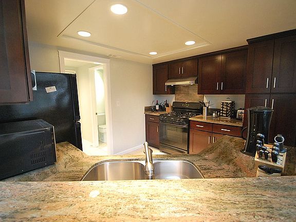 4th image of 12852 Hampshire Pl